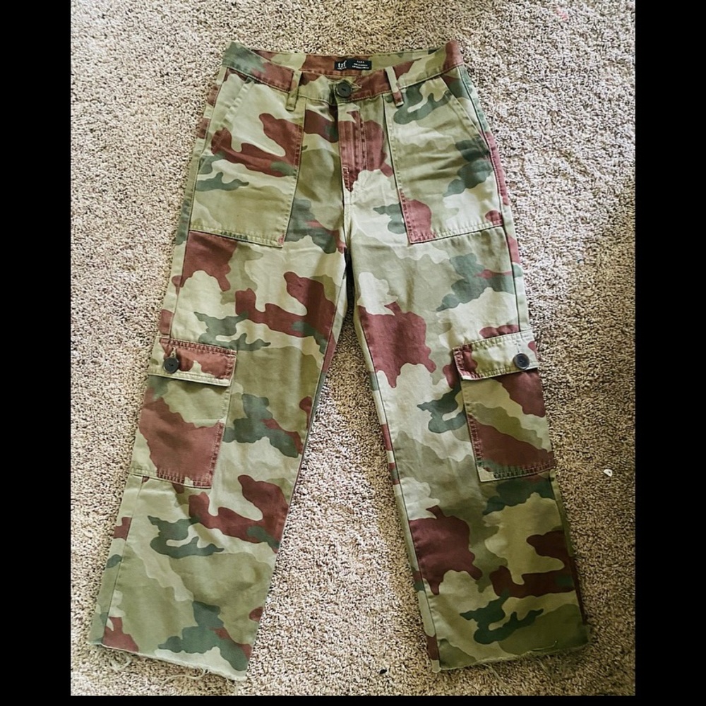 Cropped wide Camo Pant